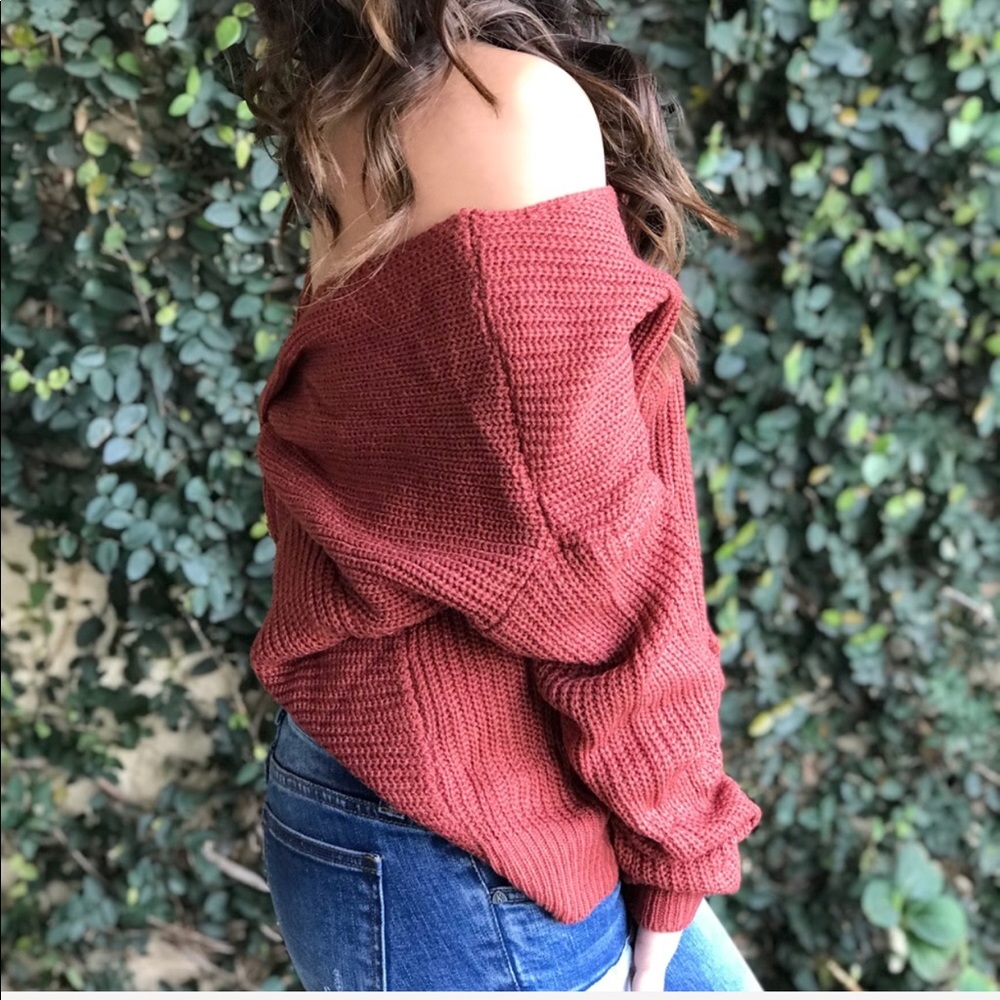 Twist Back Sweater - Picture 3 of 4